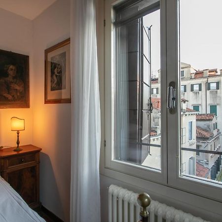 Ca' Al Giglio - Appartamento Vista Canale Венеція Екстер'єр фото