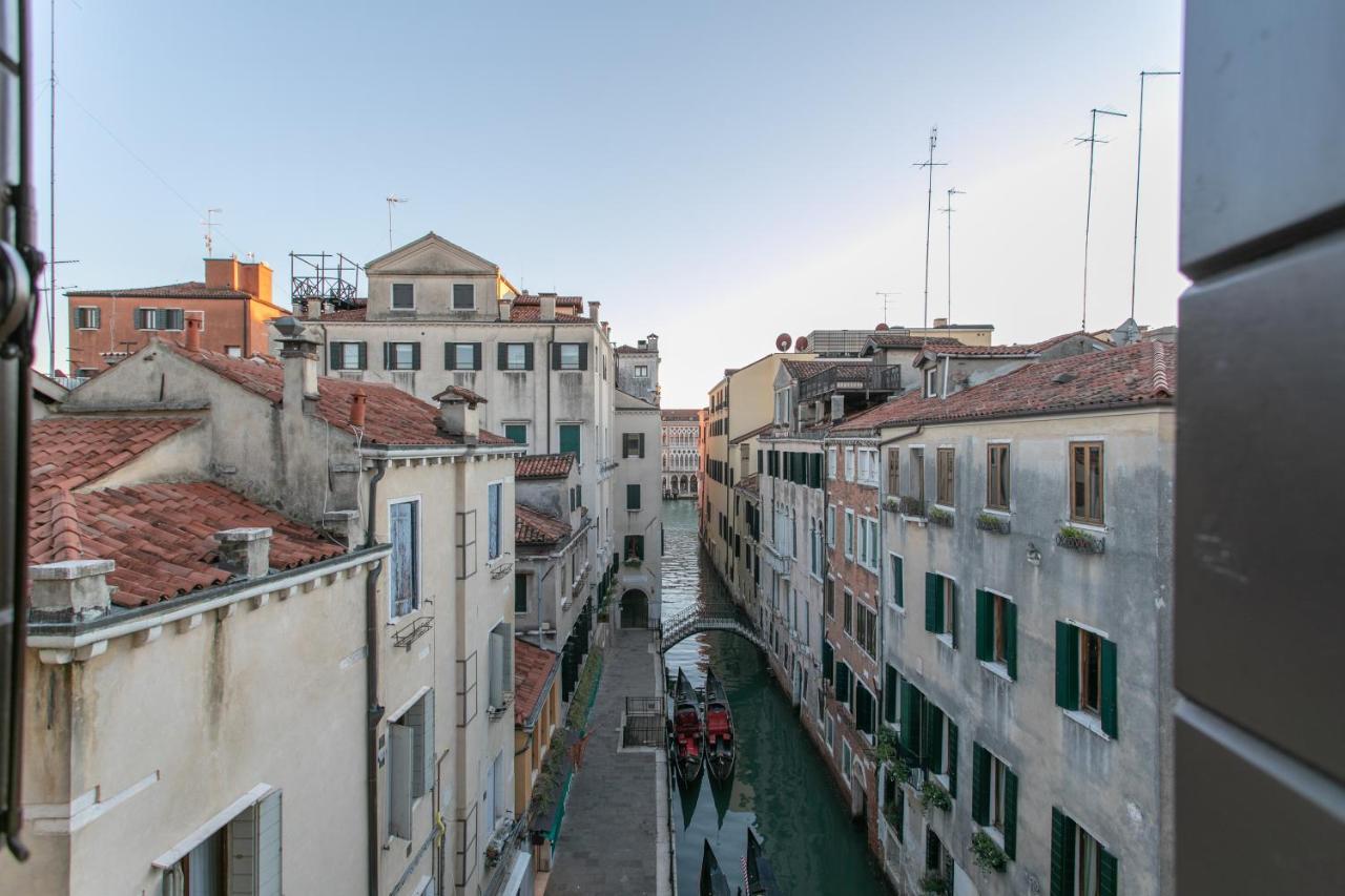 Ca' Al Giglio - Appartamento Vista Canale Венеція Екстер'єр фото